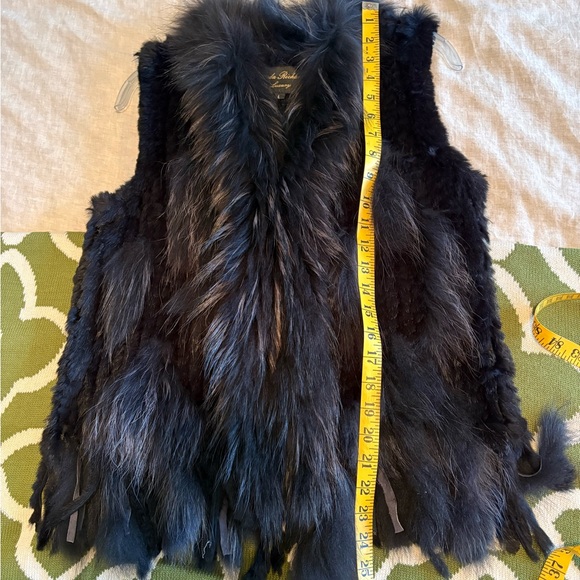 Linda Richards Fur Vest - Picture 10 of 10